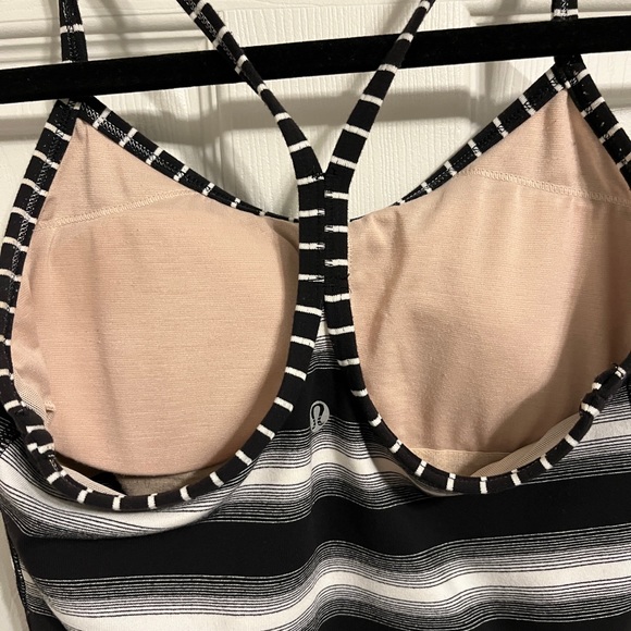 Lululemon Ladies Tank Size 4 - Picture 4 of 5